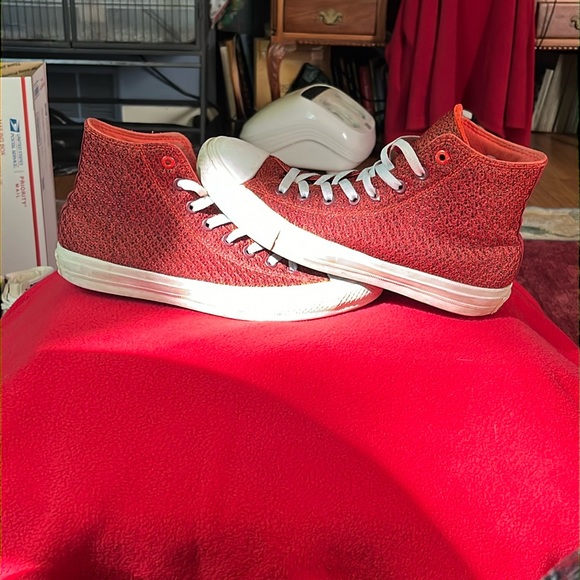 Converse Red High-Top Athletic Shoes Chuck Taylor - Picture 4 of 8